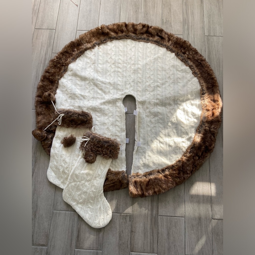 Tree Skirt and 2 Matching Stockings
